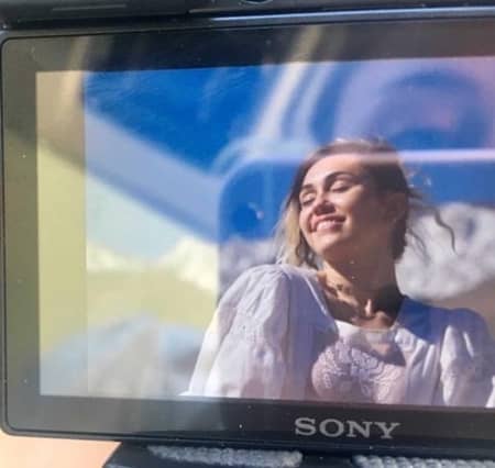 マイリー・サイラス　リアム・ヘムズワース　極秘結婚　疑惑　否定　Miley Cyrus Liam Hemsworth Married Rumor Denied