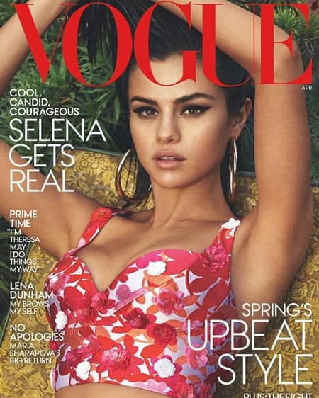 セレーナ・ゴメス　雑誌　Selena Gomez Vogue Cover Photoshoot