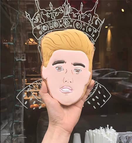 ジャスティン・ビーバー　Justin Bieber　セレブ　顔クッキー　NY　 The Cupcake Market　カップケーキマーケット　サラ・シルバーマン