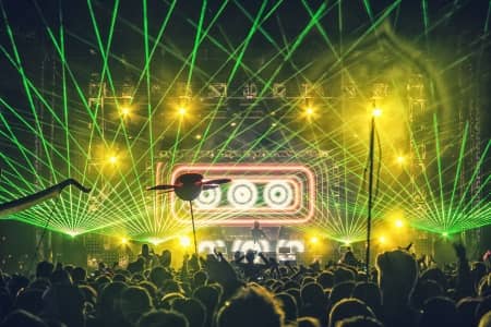EDMフェス ネオンメイク メイクトレンド 光るメイク