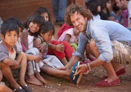 TOMS トムス スリッポン 新作 シューズ スウェード 途上国 子供 靴 提供